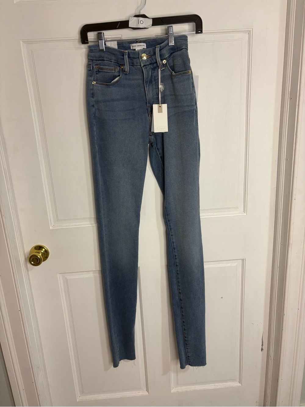 Good American Skinny Jeans in Medium Blue Wash